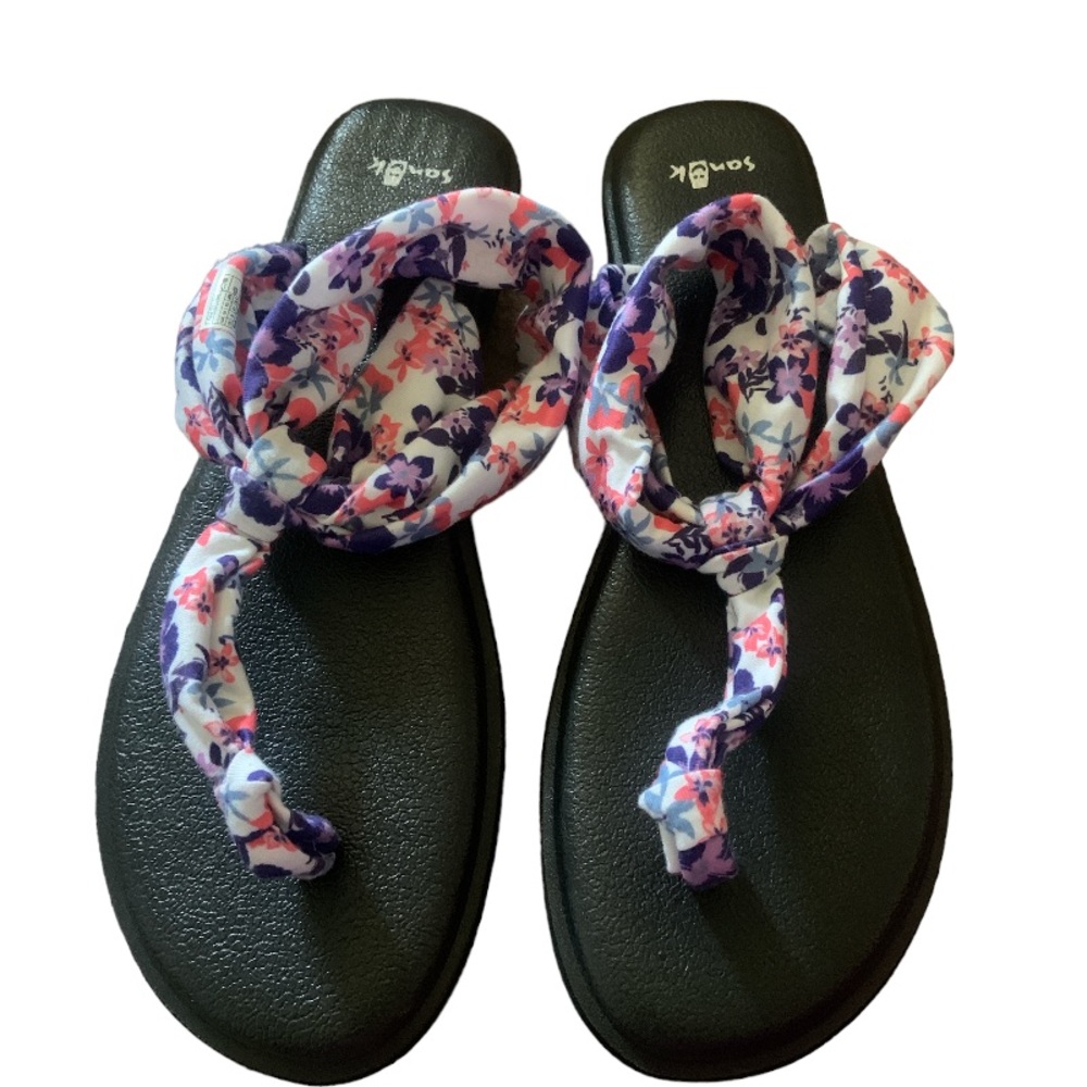 Sanuk white floral black sandals size 10